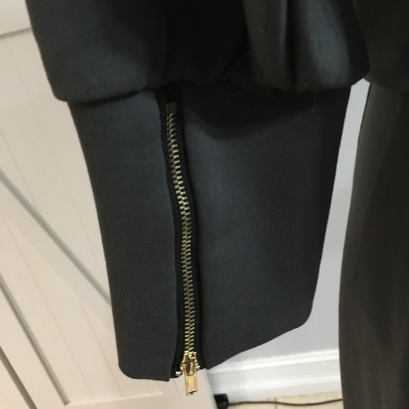 Keyingyi Medium Gray dress with a zipper pockets and cuffs - Picture 9 of 12